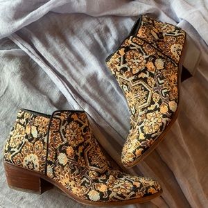Sam Edelman Tapestry Ankle Boots Size 8.5